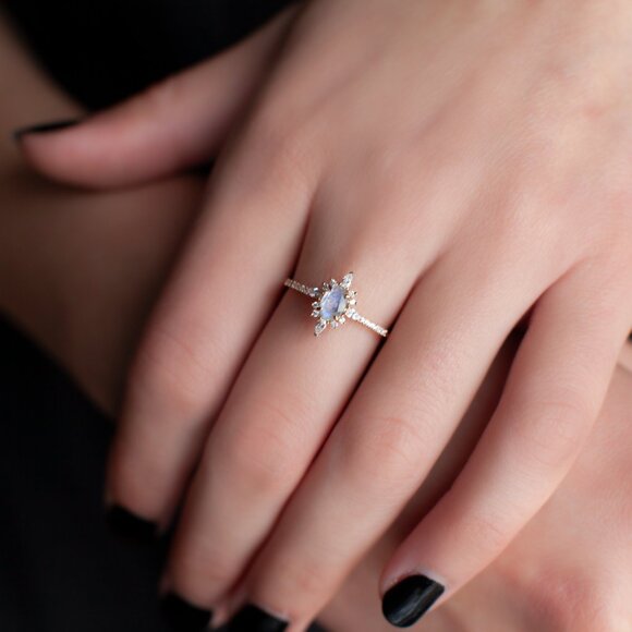 Lilith Labradorite Gold Ring, Gemstone Rings, Dainty Stackable Ring - Picture 4 of 9